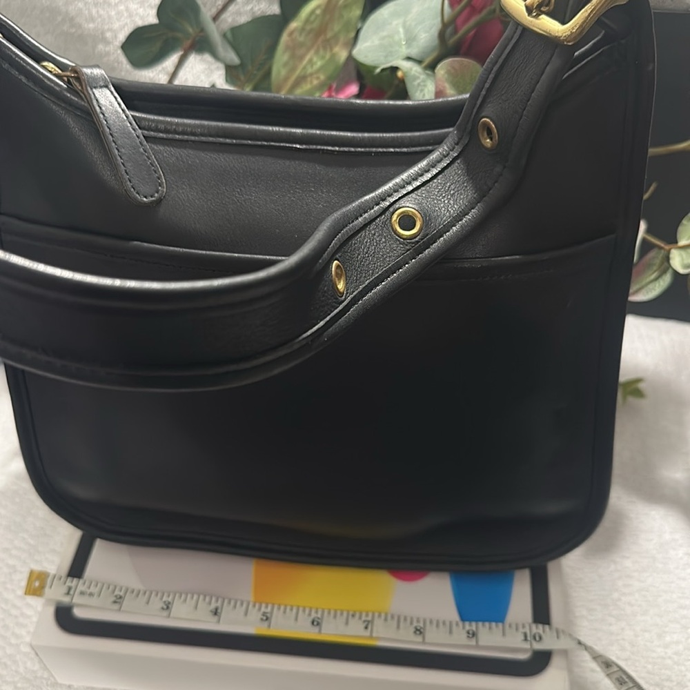 Vintage Coach
Legacy Black Leather Shoulder Bag.